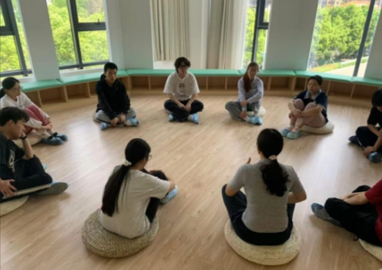 护航学生心思健康为主线深入阐释了心思健康教育中的角色定位